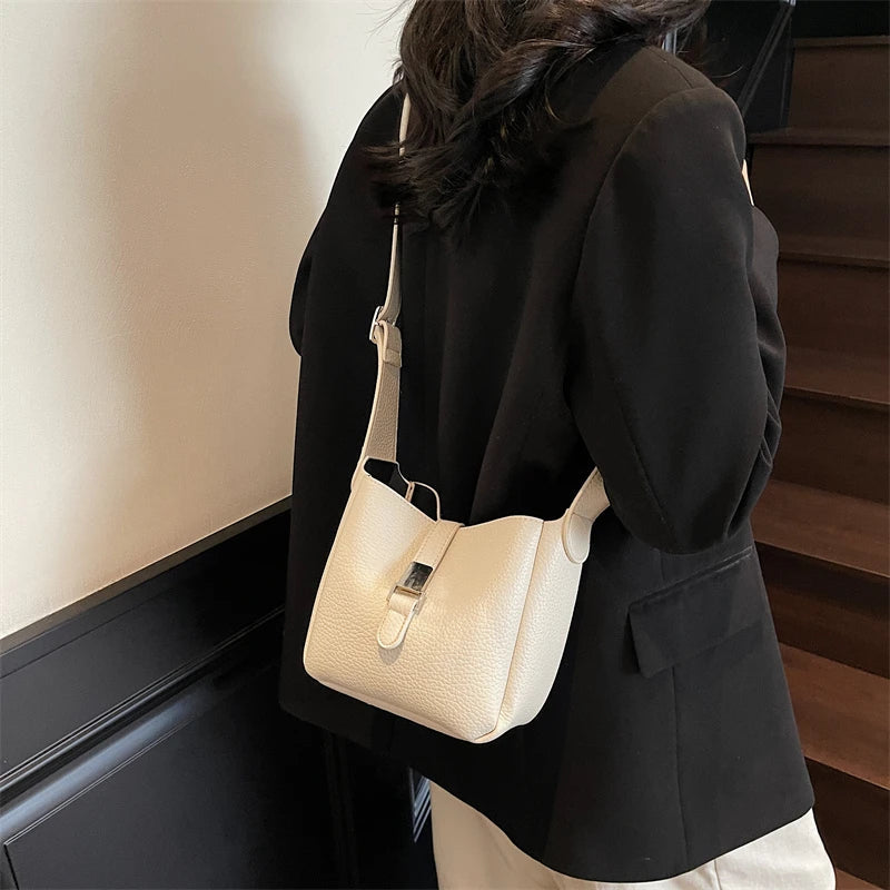 Iris™ – Moderne Skinnlook Bøtteveske