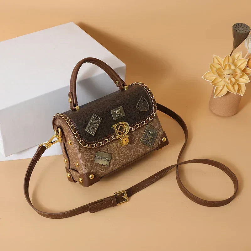 Zelda™ – Retro Skulderveske med Monogram og Gull Detaljer