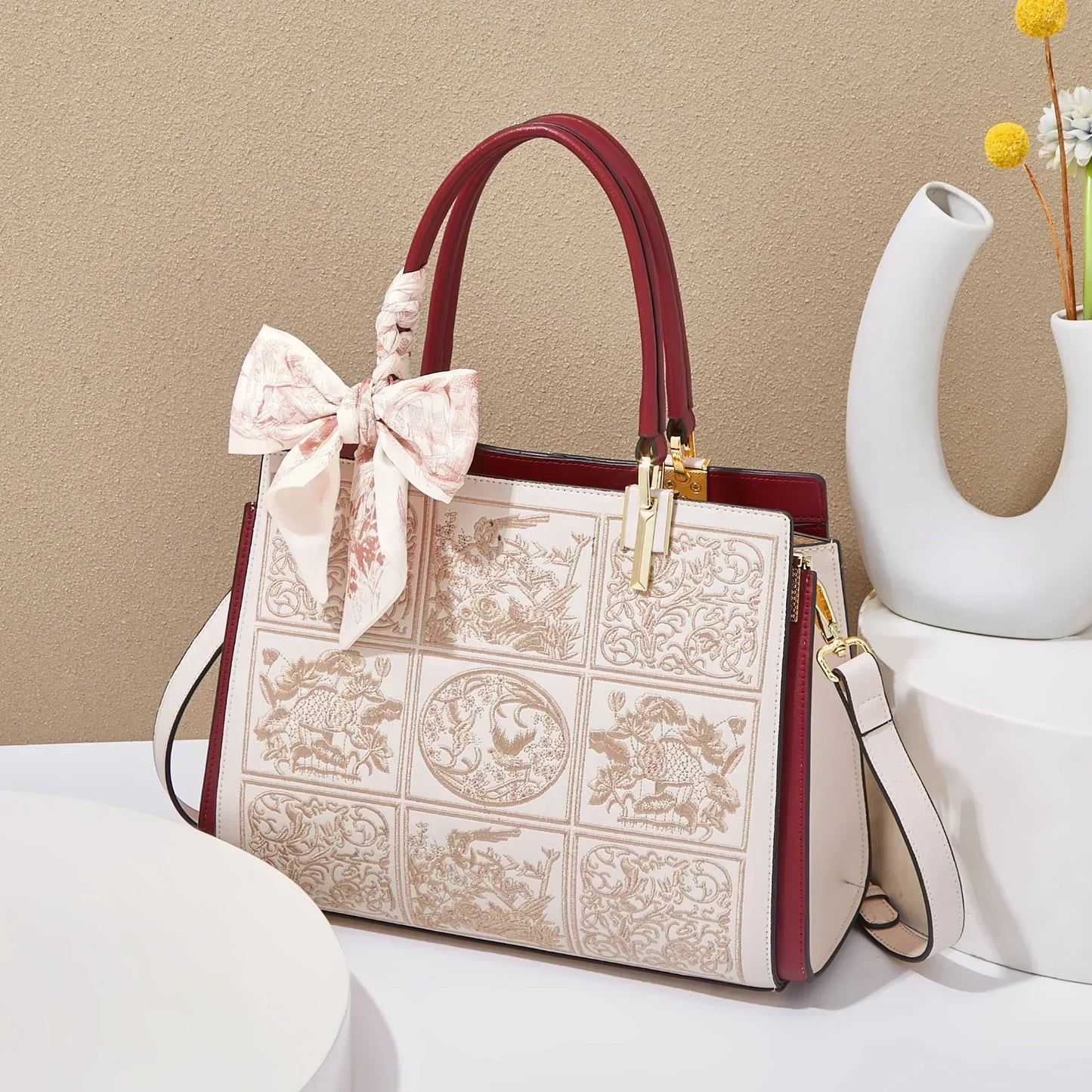 sylvia™ – unik broderi crossbody med sløyfedetalj