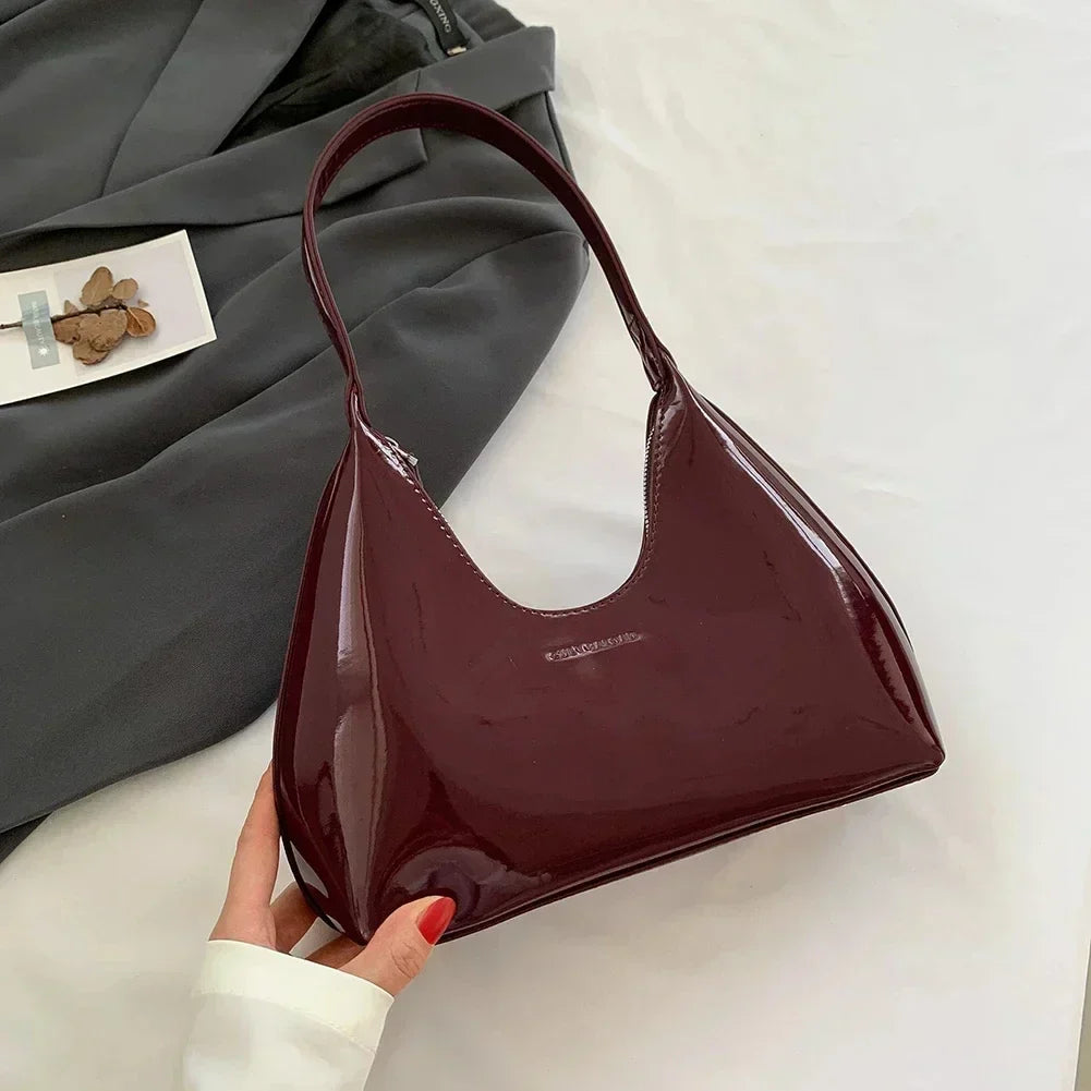 Vera™ – Vinrød Skulderveske i Blank Lak