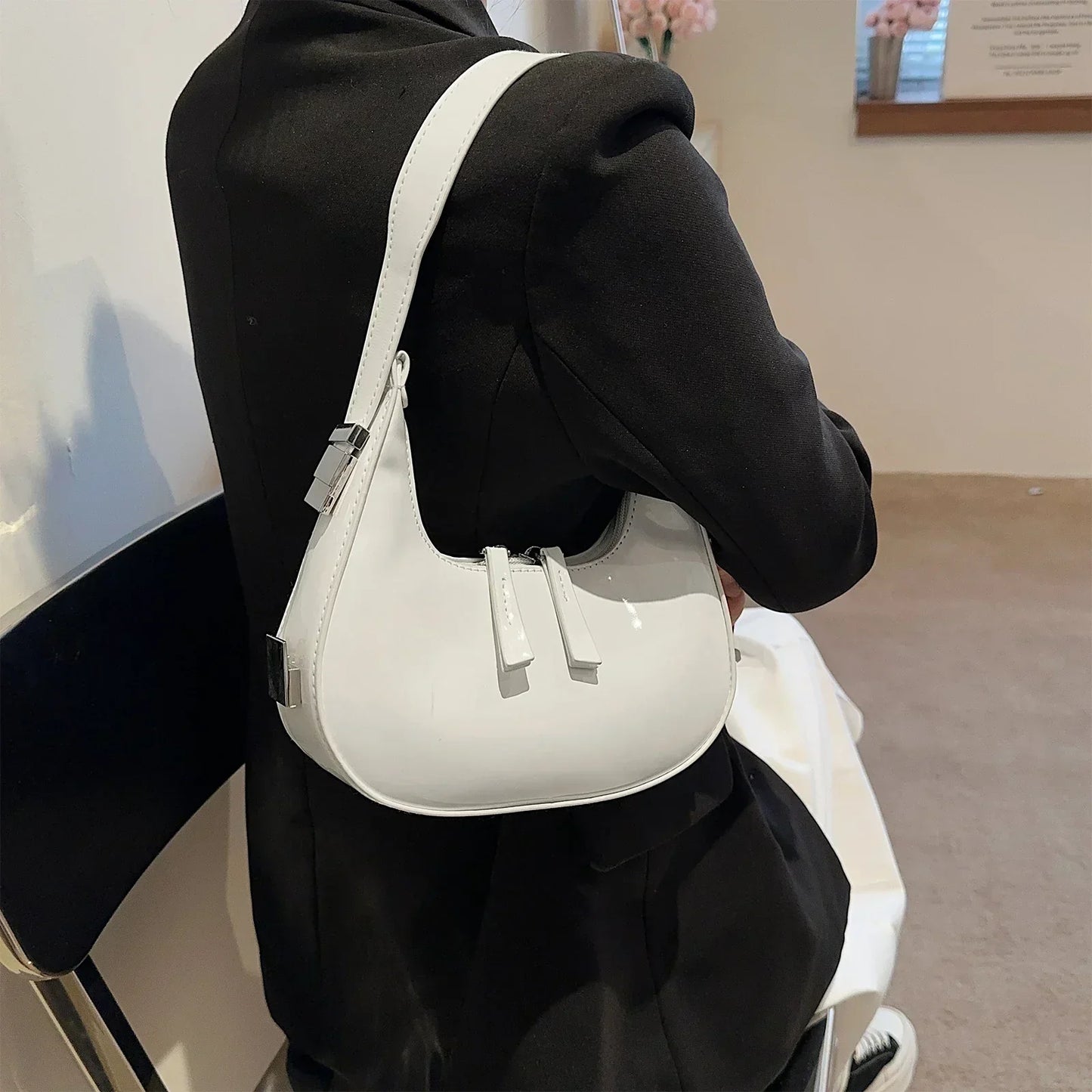 bella™ – Vintage Crescent Shoulder Bag
