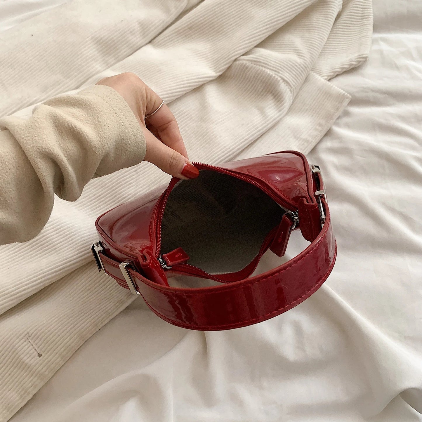 bella™ – Vintage Crescent Shoulder Bag