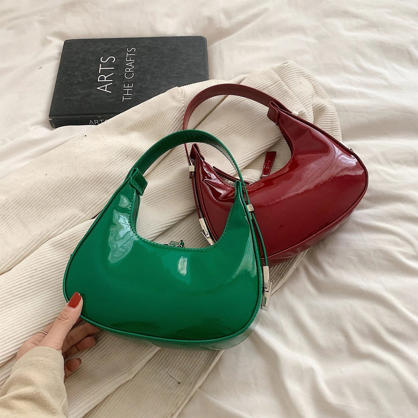 bella™ – Vintage Crescent Shoulder Bag
