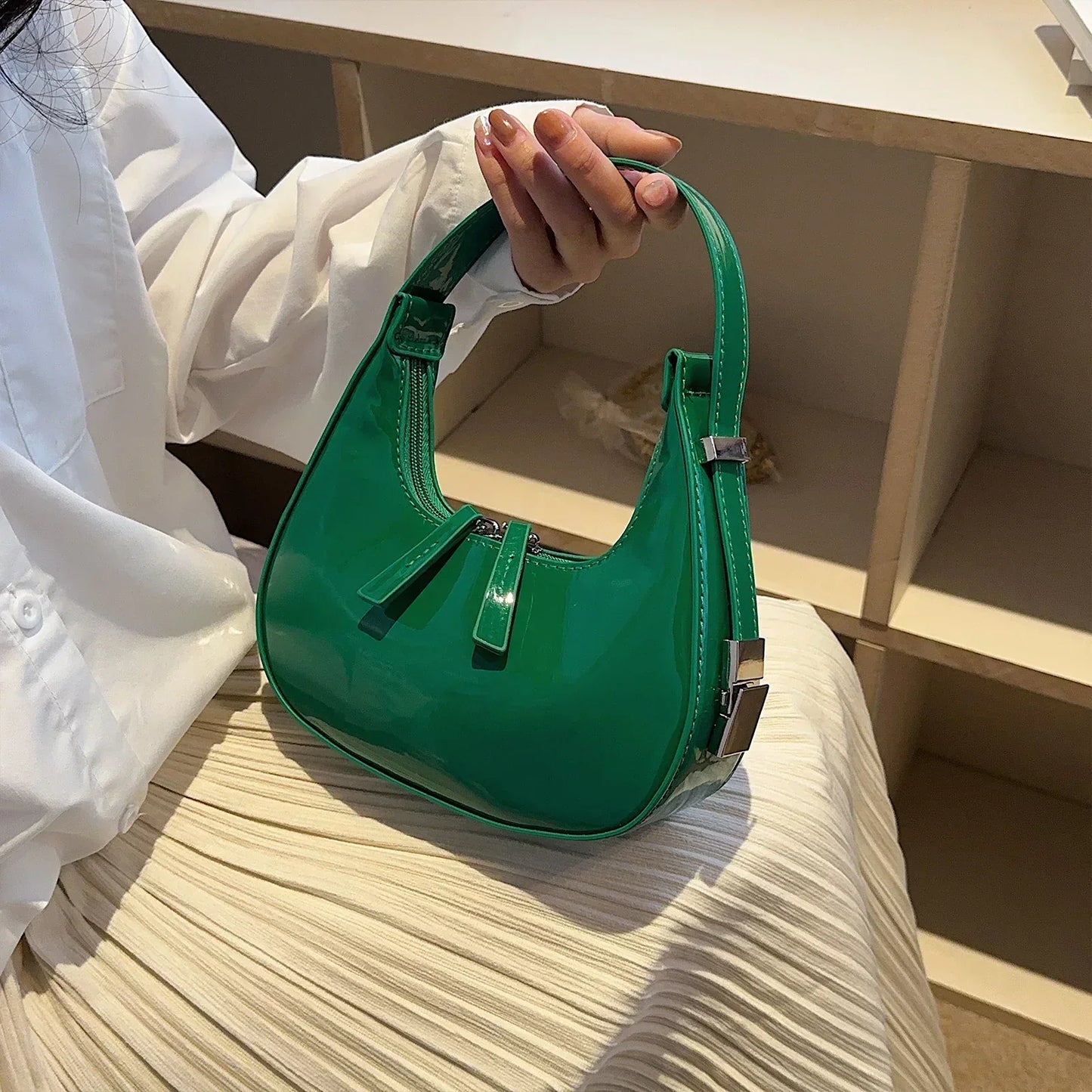 bella™ – Vintage Crescent Shoulder Bag
