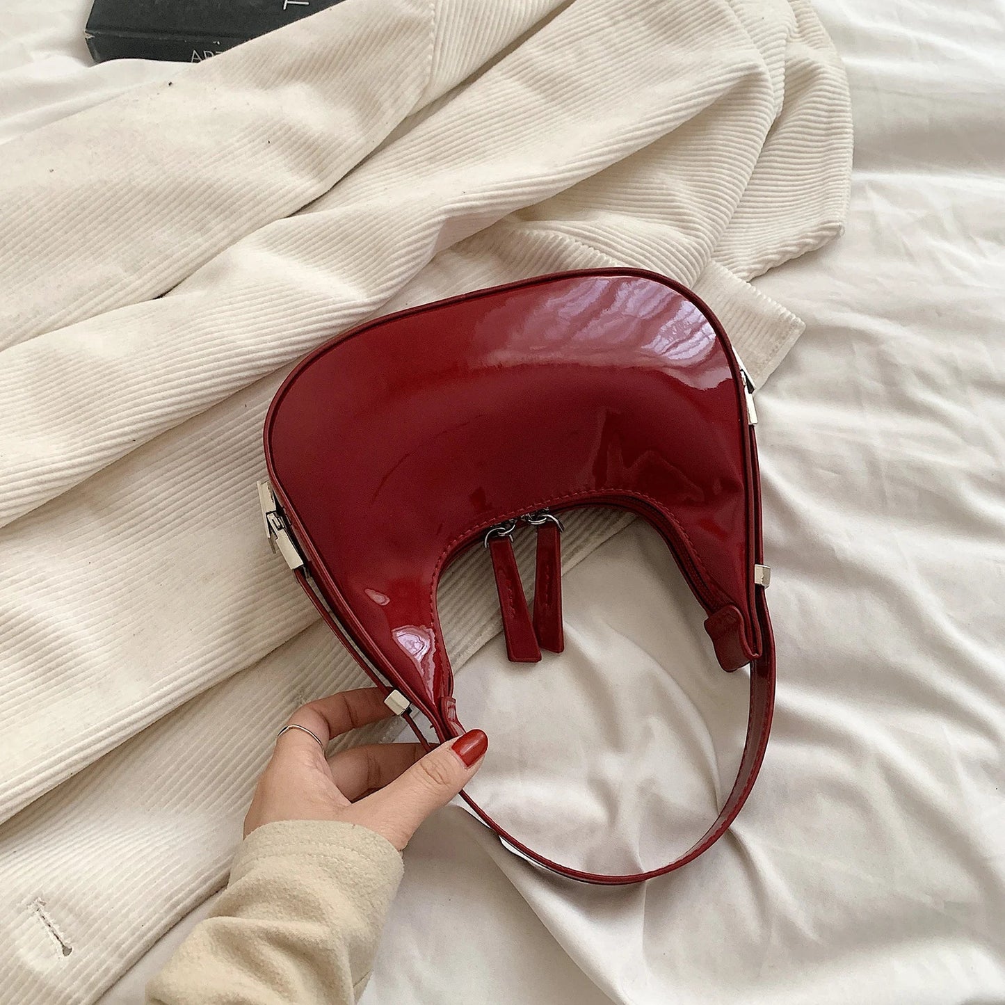 bella™ – Vintage Crescent Shoulder Bag