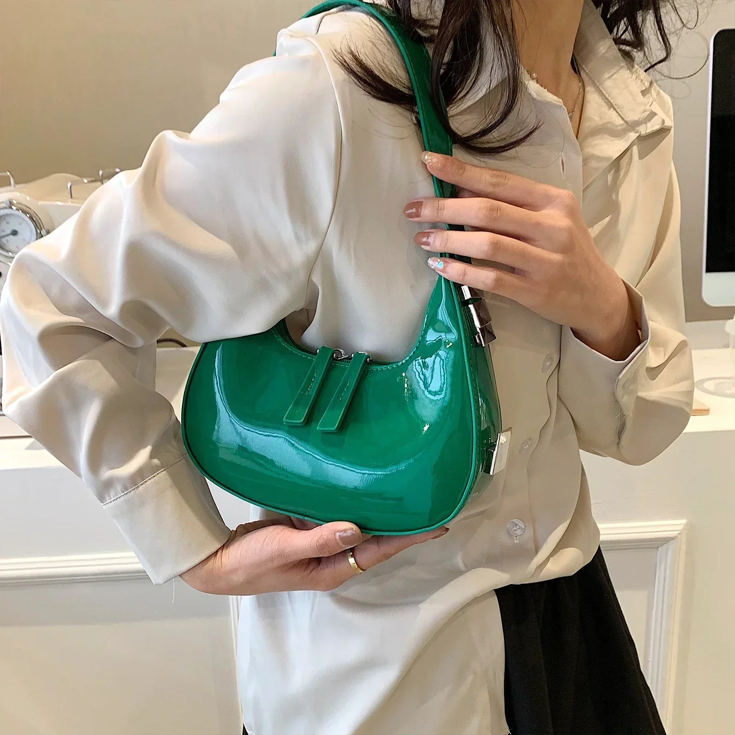 bella™ – Vintage Crescent Shoulder Bag