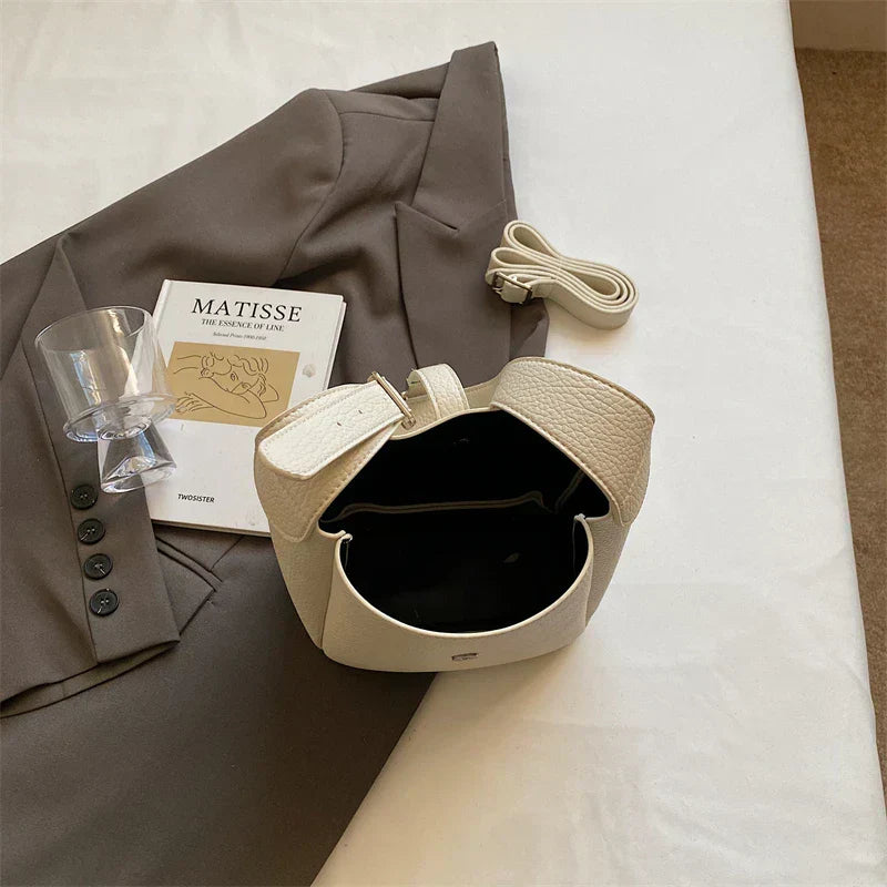 Iris™ – Moderne Skinnlook Bøtteveske