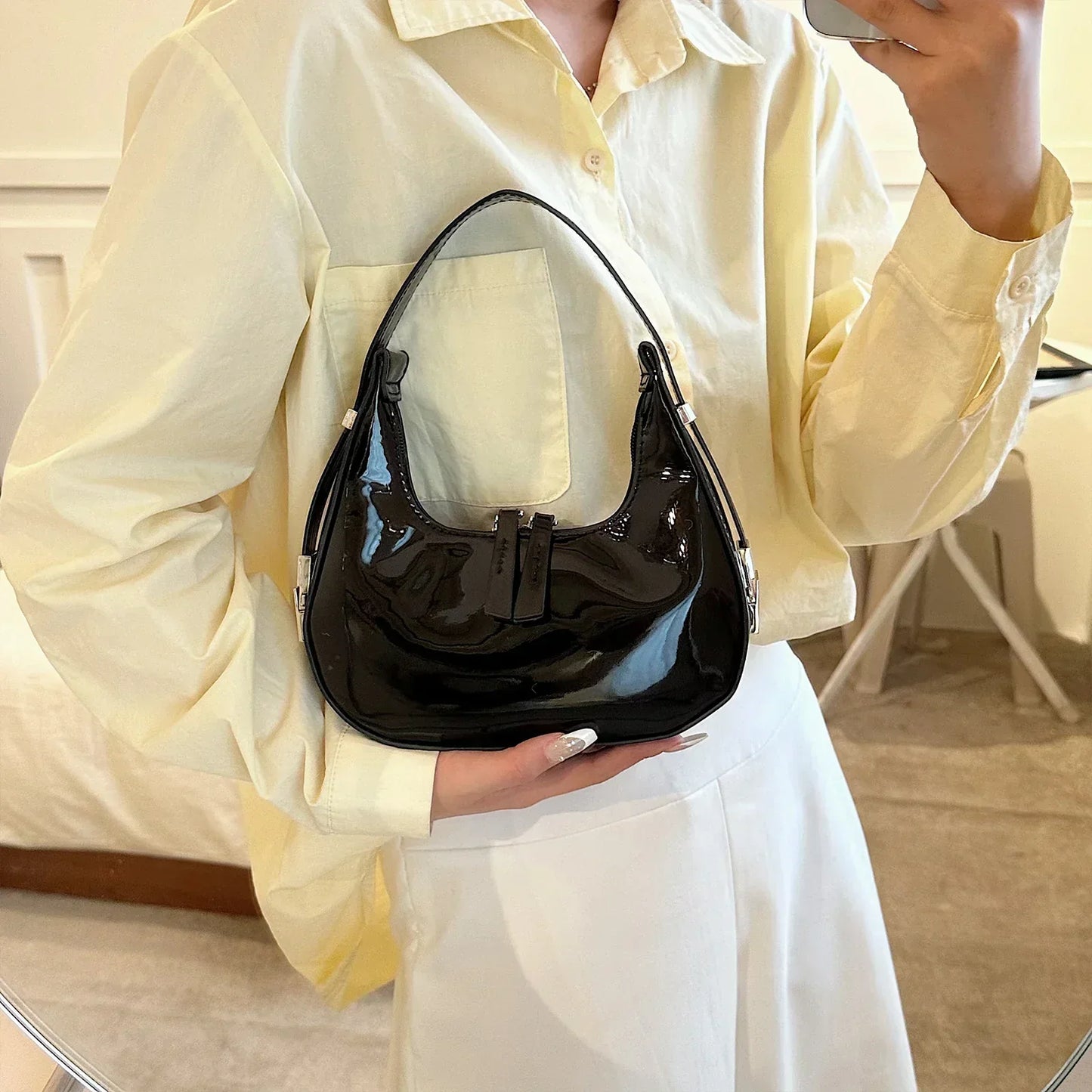 bella™ – Vintage Crescent Shoulder Bag