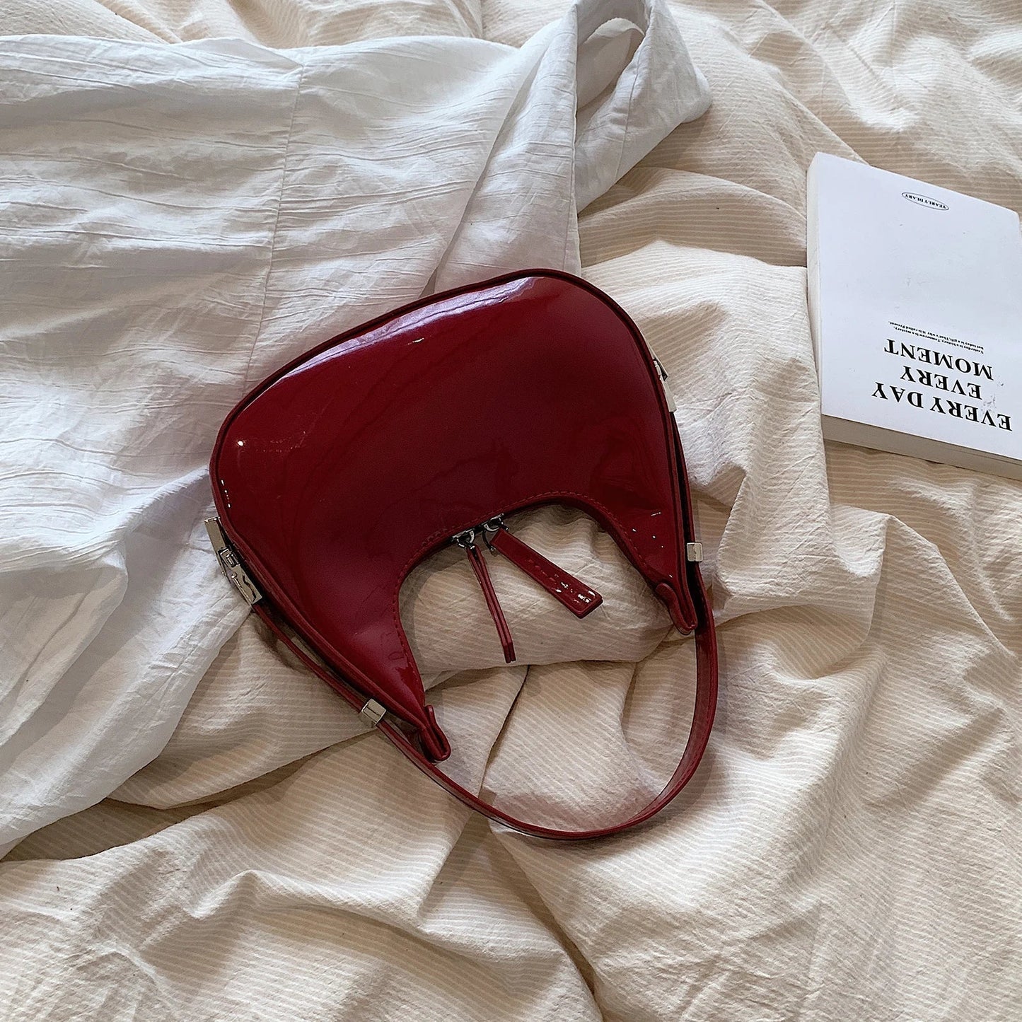bella™ – Vintage Crescent Shoulder Bag