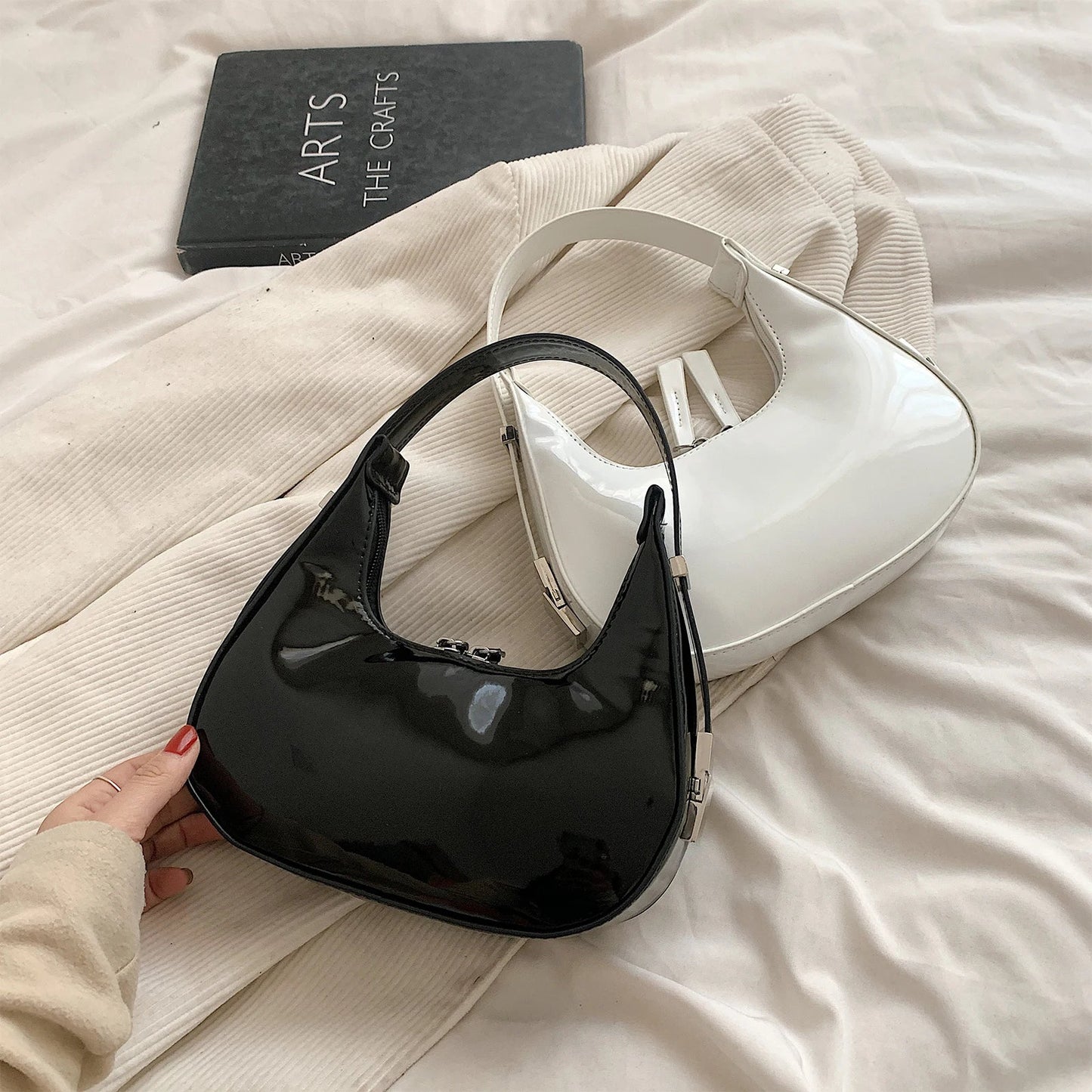 bella™ – Vintage Crescent Shoulder Bag