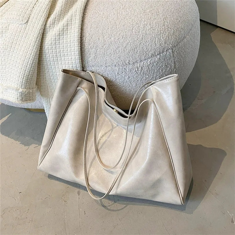 Lisa™ – Romslig Brun Tote Bag i Skinnimitasjon