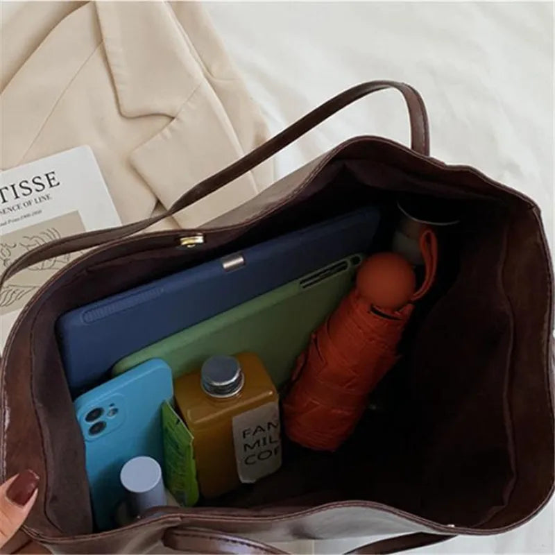 Lisa™ – Romslig Brun Tote Bag i Skinnimitasjon