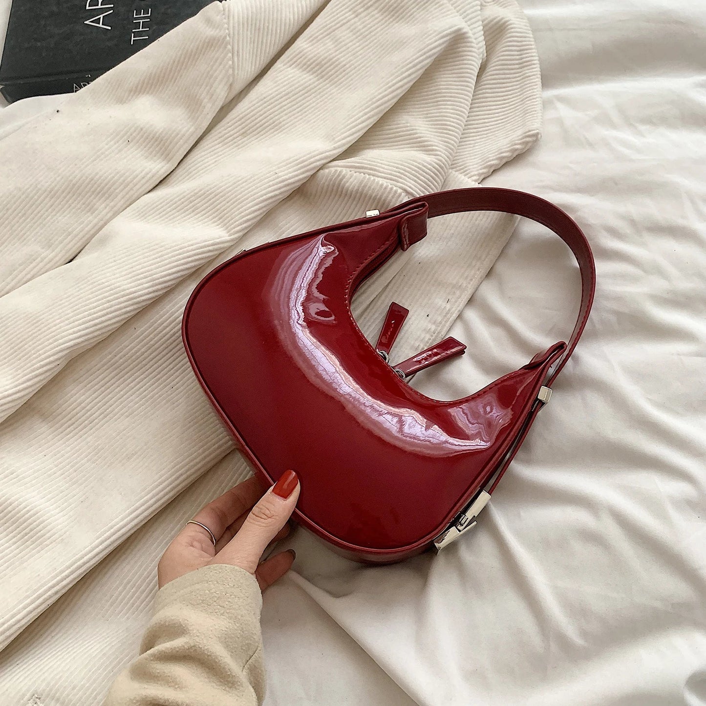 bella™ – Vintage Crescent Shoulder Bag