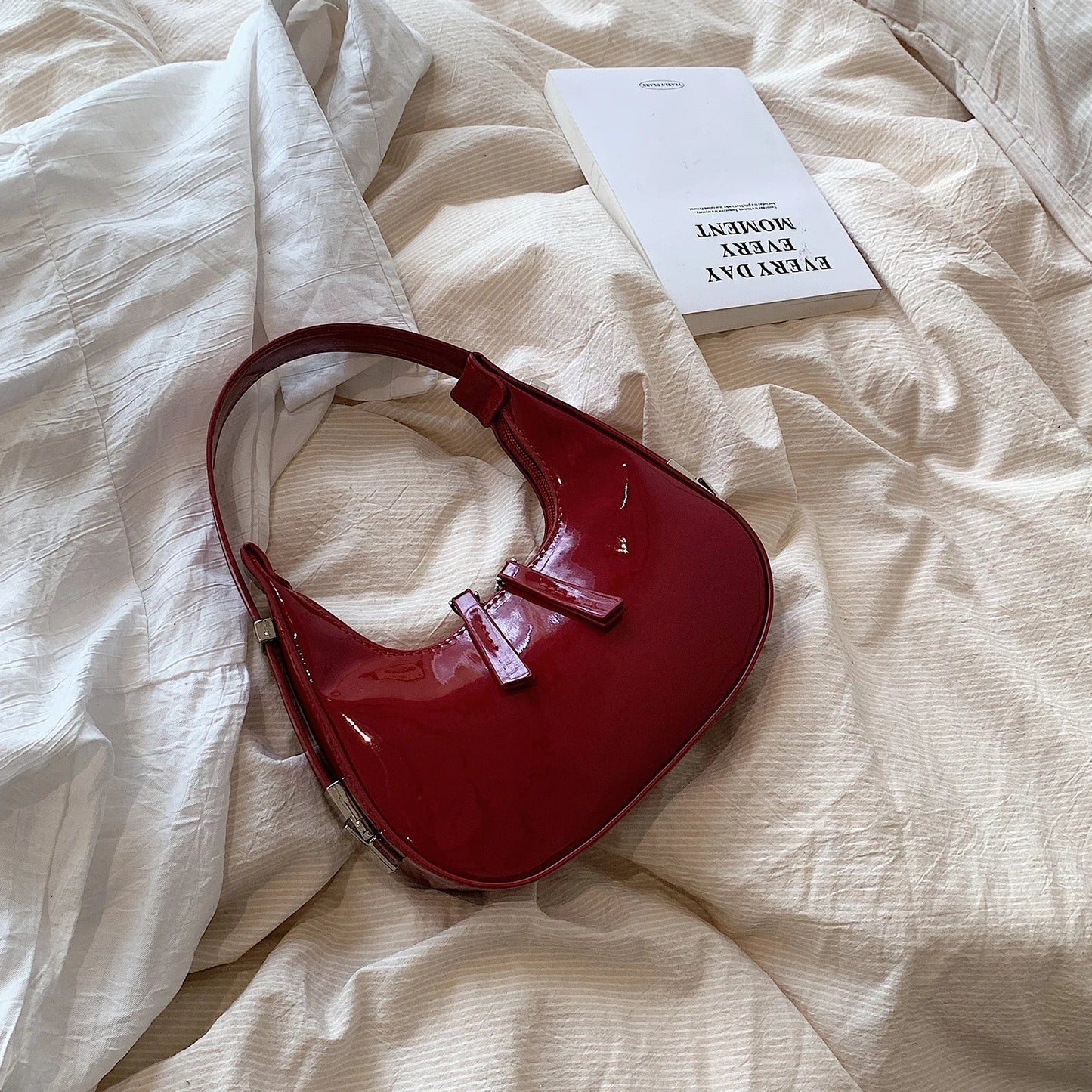 bella™ – Vintage Crescent Shoulder Bag