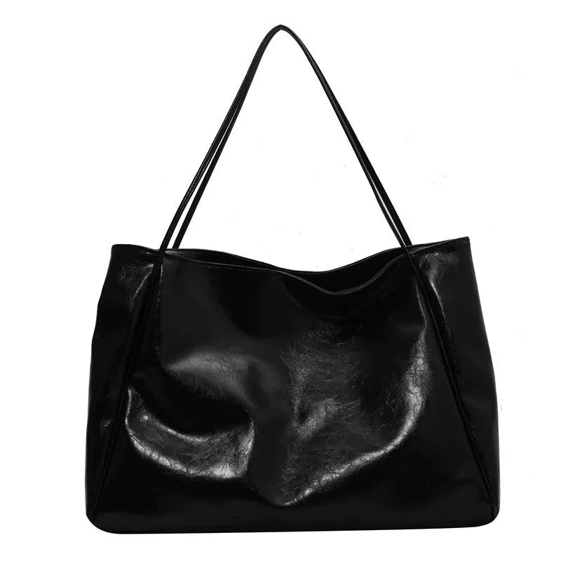 Lisa™ – Romslig Brun Tote Bag i Skinnimitasjon
