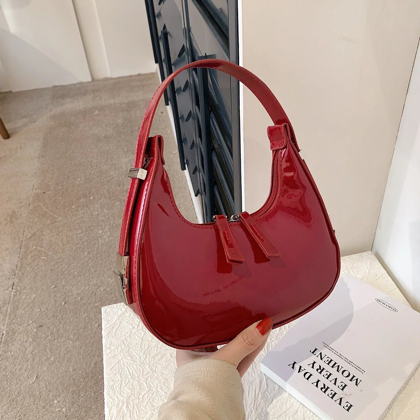 bella™ – Vintage Crescent Shoulder Bag